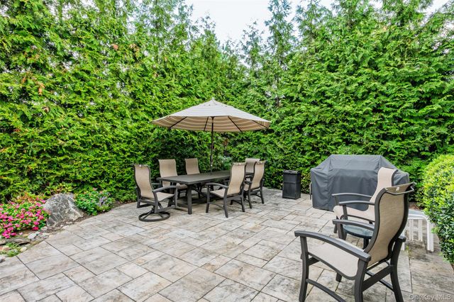 1875 Julian Lane, Merrick, NY 11566
