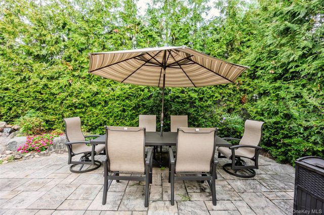 1875 Julian Lane, Merrick, NY 11566