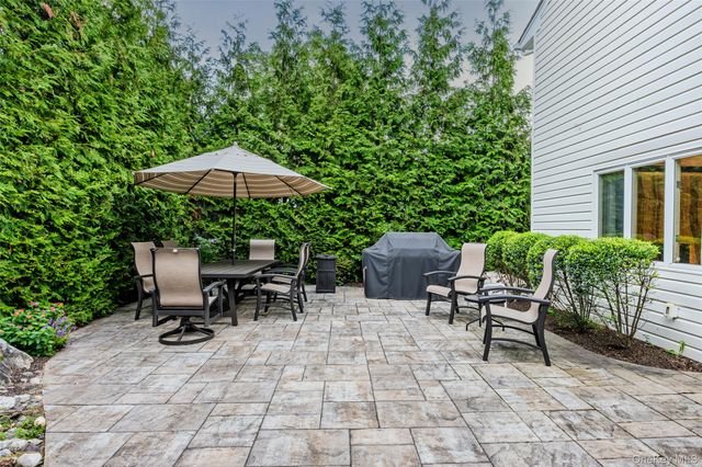 1875 Julian Lane, Merrick, NY 11566