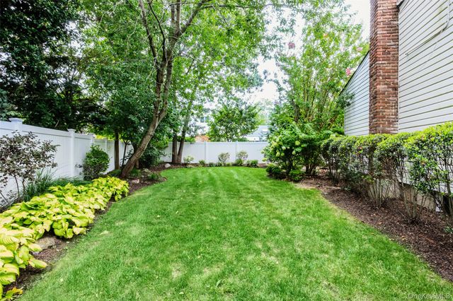 1875 Julian Lane, Merrick, NY 11566