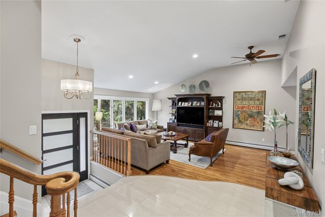 1875 Julian Lane, Merrick, NY 11566