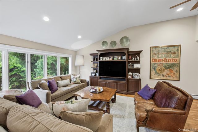 1875 Julian Lane, Merrick, NY 11566