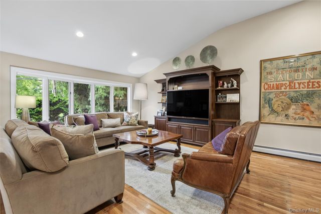 1875 Julian Lane, Merrick, NY 11566