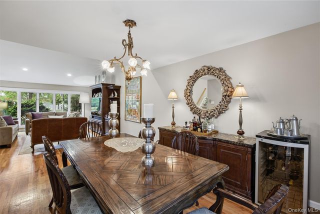 1875 Julian Lane, Merrick, NY 11566
