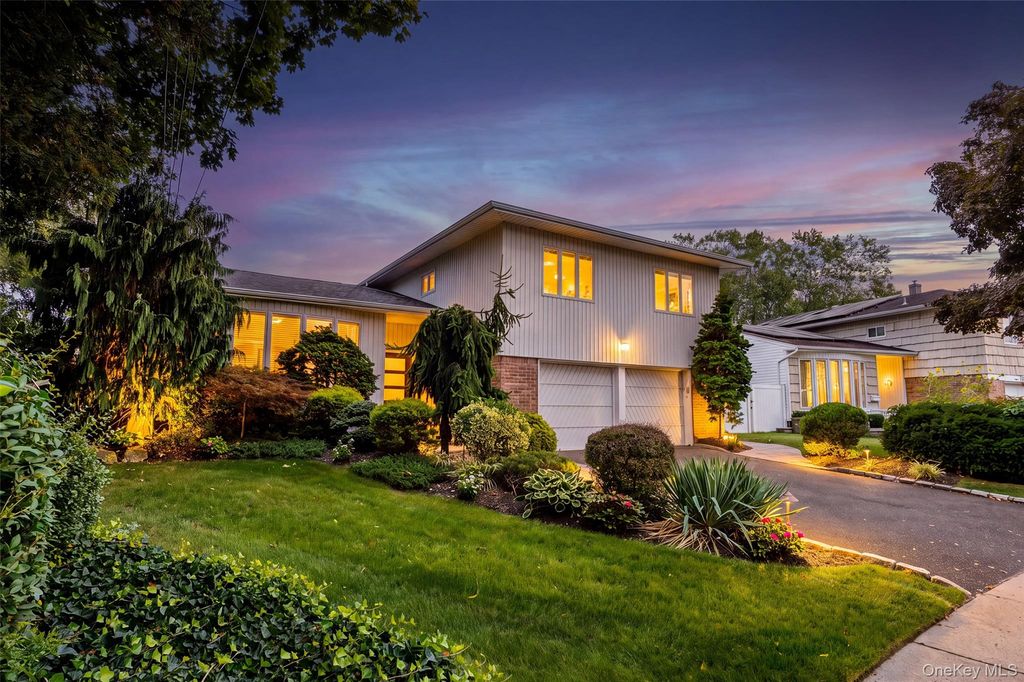 1875 Julian Lane, Merrick, NY 11566