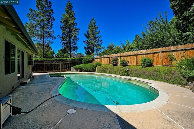 1284 Pinecrest Drive, Concord, CA 94521