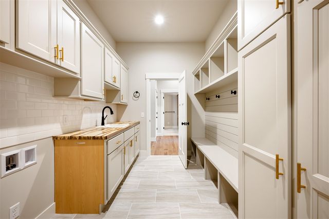 2560 Noellyn Drive, Berrien Springs, MI 49103