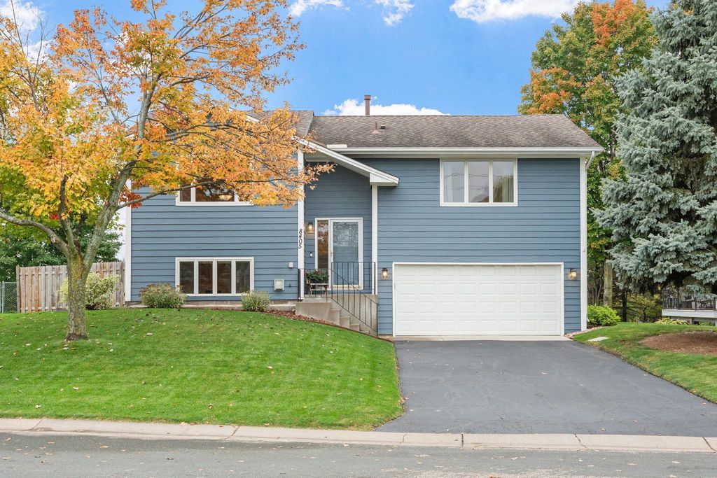 8405 Underwood Lane N, Maple Grove, MN 55369