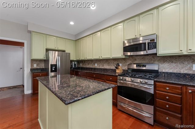 29451 Weston Drive 120, Novi, MI 48377