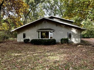 2604 S 11th Street, Niles, MI 49120