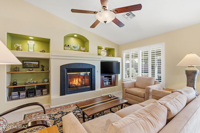 976 N Night Heron Drive, Green Valley, AZ 85614