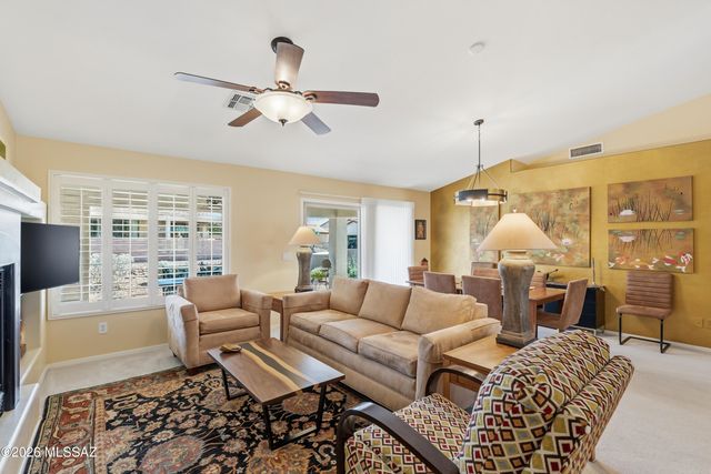 976 N Night Heron Drive, Green Valley, AZ 85614