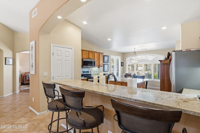 976 N Night Heron Drive, Green Valley, AZ 85614