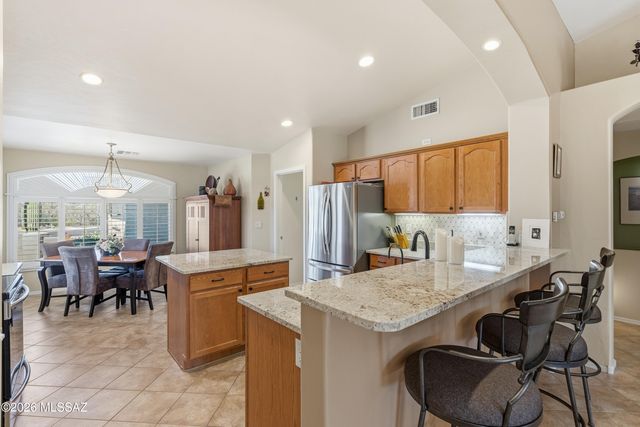976 N Night Heron Drive, Green Valley, AZ 85614