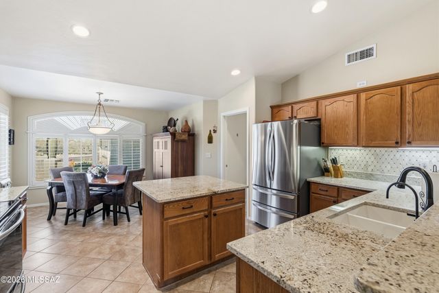 976 N Night Heron Drive, Green Valley, AZ 85614