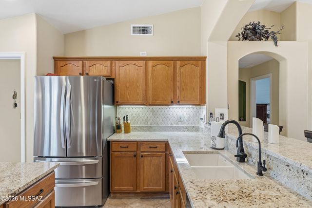 976 N Night Heron Drive, Green Valley, AZ 85614