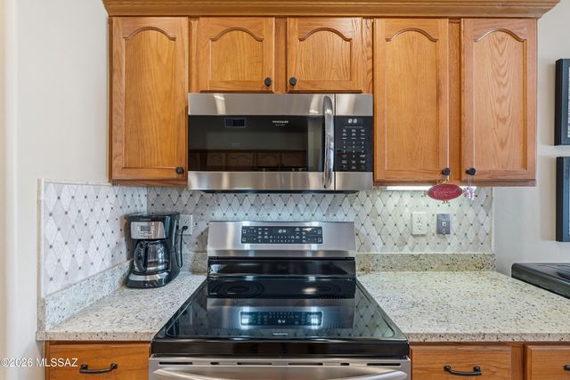 976 N Night Heron Drive, Green Valley, AZ 85614