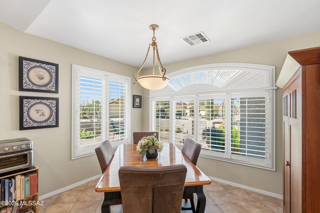 976 N Night Heron Drive, Green Valley, AZ 85614