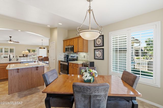 976 N Night Heron Drive, Green Valley, AZ 85614