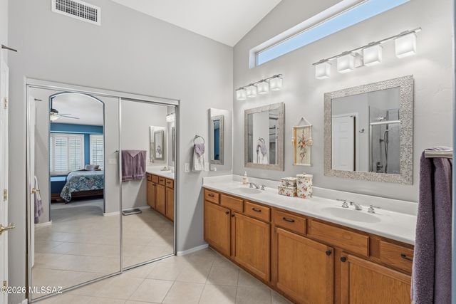 976 N Night Heron Drive, Green Valley, AZ 85614