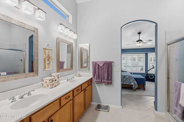 976 N Night Heron Drive, Green Valley, AZ 85614