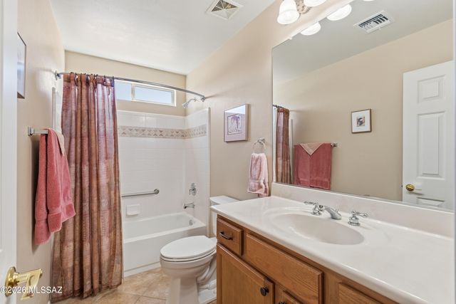 976 N Night Heron Drive, Green Valley, AZ 85614