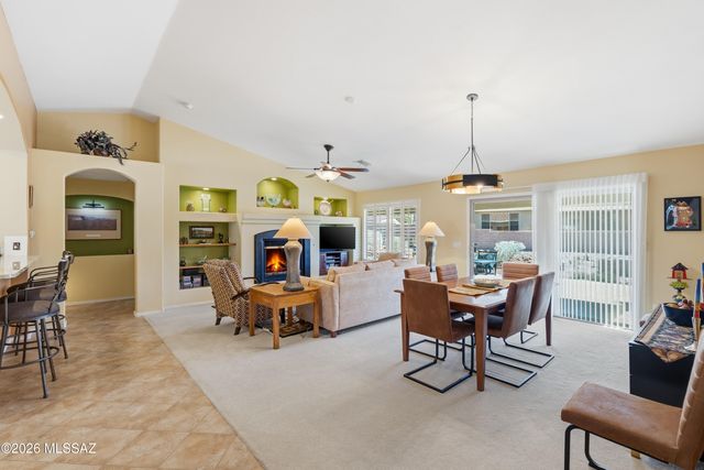 976 N Night Heron Drive, Green Valley, AZ 85614