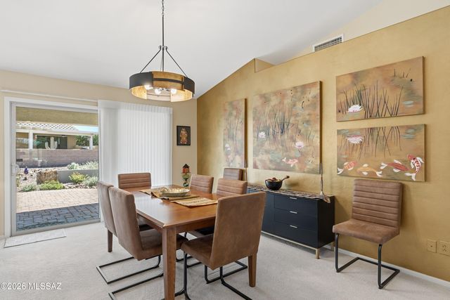 976 N Night Heron Drive, Green Valley, AZ 85614