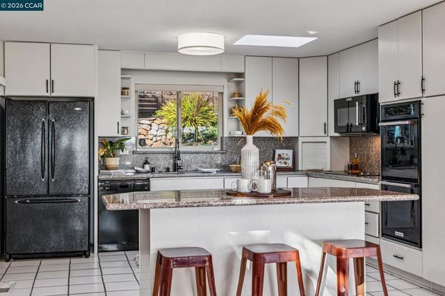 3203 Monterey Blvd, Oakland, CA 94602