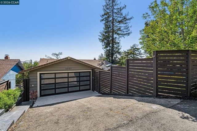3203 Monterey Blvd, Oakland, CA 94602