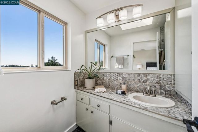 3203 Monterey Blvd, Oakland, CA 94602