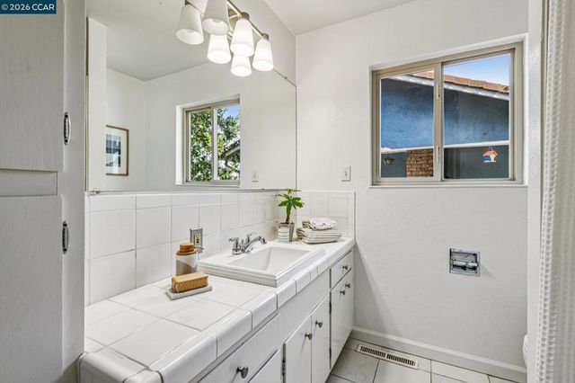 3203 Monterey Blvd, Oakland, CA 94602