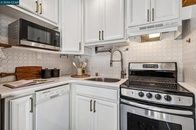3203 Monterey Blvd, Oakland, CA 94602