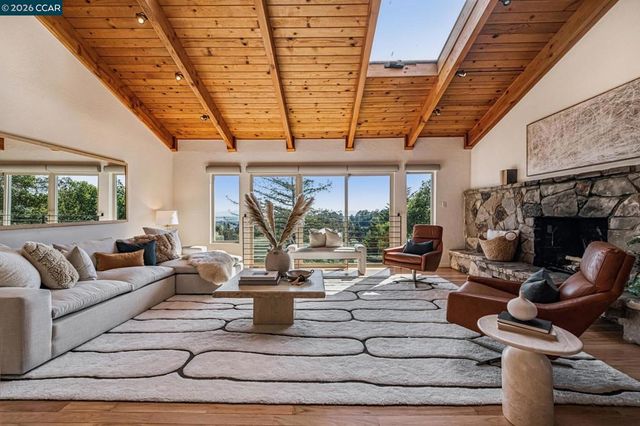 3203 Monterey Blvd, Oakland, CA 94602