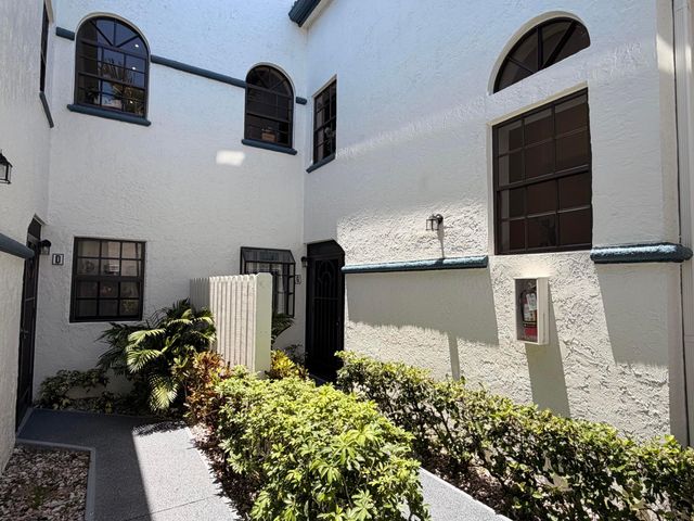5136 FLORIA Drive G, Boynton Beach, FL 33437