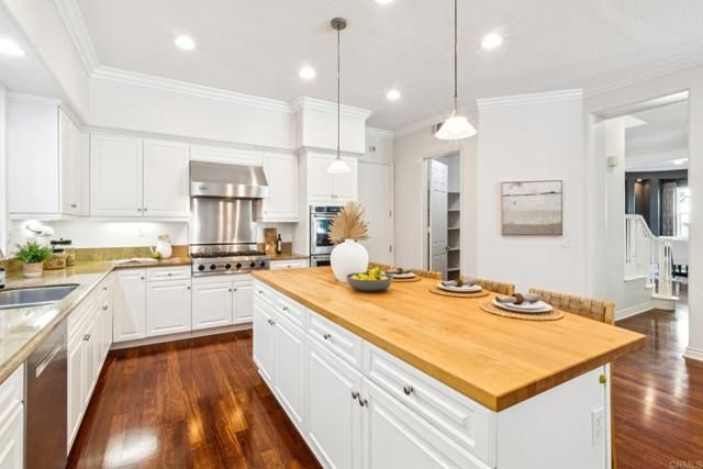 5492 Coach Ln, San Diego, CA 92130