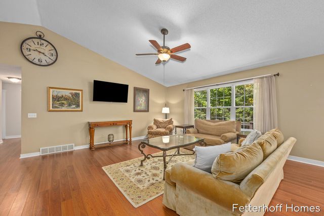 6615 Beech Creek Drive, Fruitport, MI 49415
