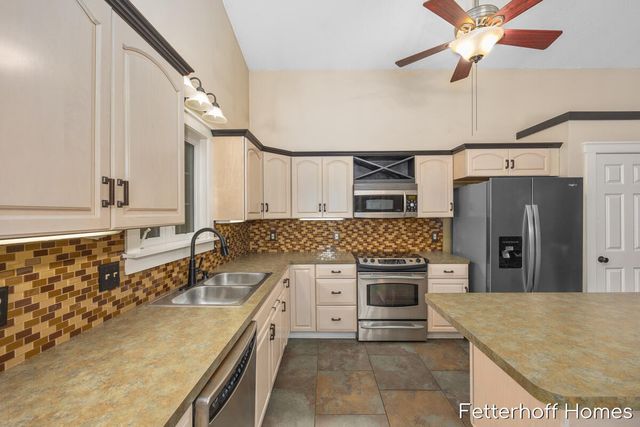 6615 Beech Creek Drive, Fruitport, MI 49415