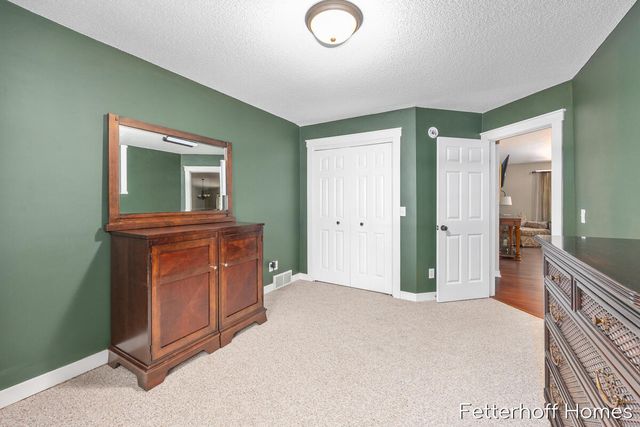 6615 Beech Creek Drive, Fruitport, MI 49415