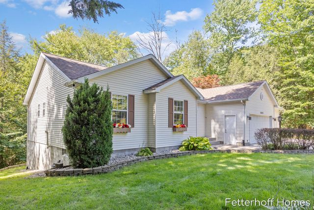 6615 Beech Creek Drive, Fruitport, MI 49415