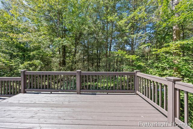 6615 Beech Creek Drive, Fruitport, MI 49415