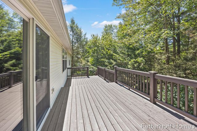 6615 Beech Creek Drive, Fruitport, MI 49415