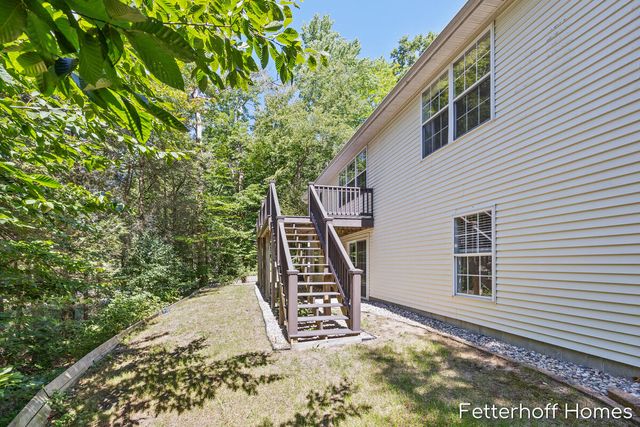 6615 Beech Creek Drive, Fruitport, MI 49415