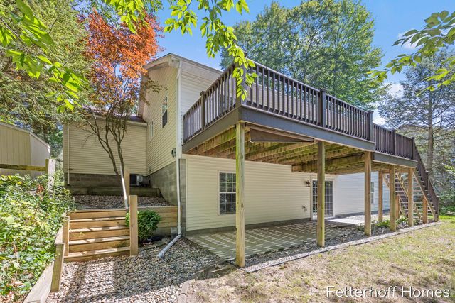 6615 Beech Creek Drive, Fruitport, MI 49415