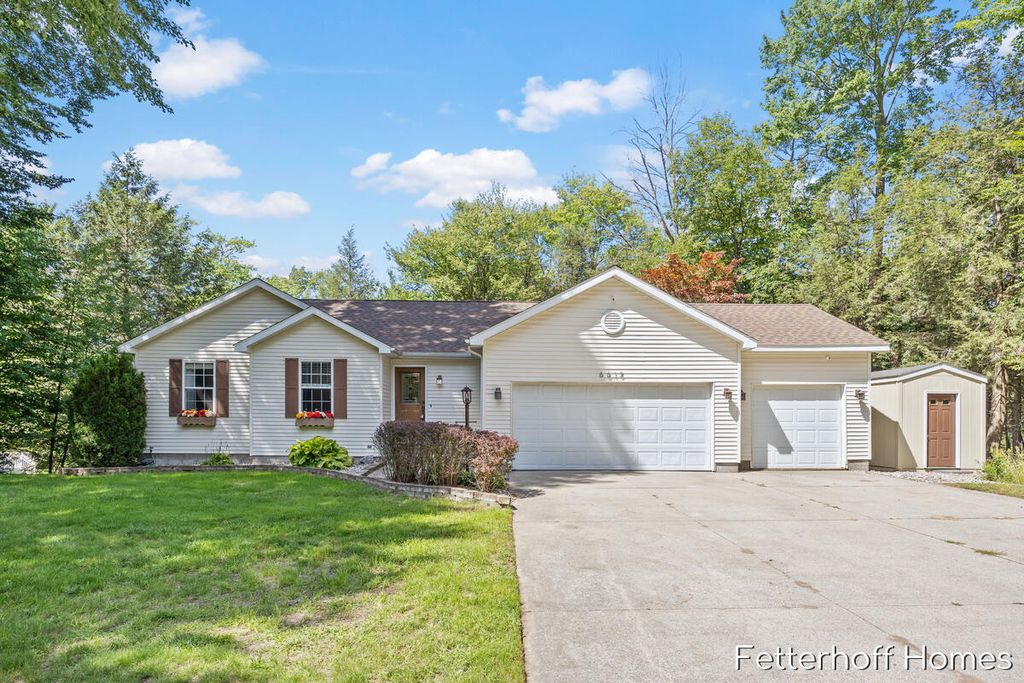 6615 Beech Creek Drive, Fruitport, MI 49415