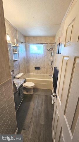 125 COLONIAL, Edgewater Park, NJ 08010