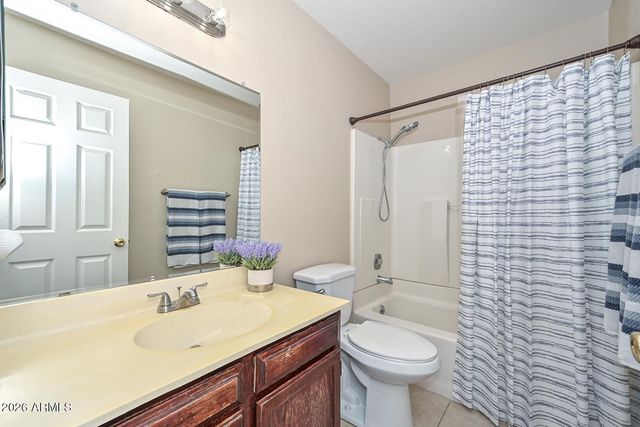 1261 E HARMONY Circle, Mesa, AZ 85204