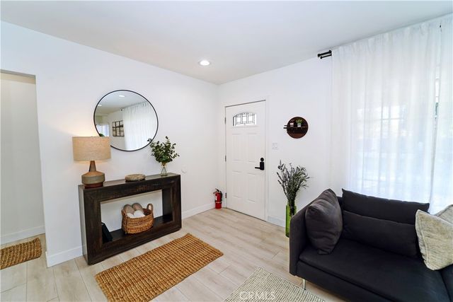 18635 Lanark, Reseda, CA 91335