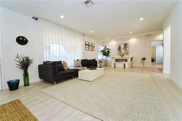 18635 Lanark, Reseda, CA 91335