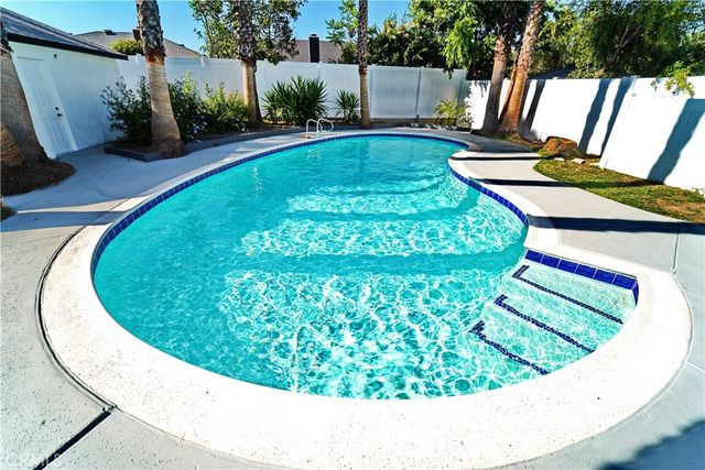 18635 Lanark, Reseda, CA 91335